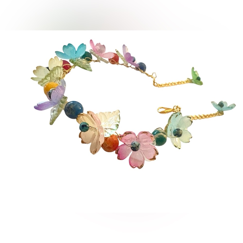 Fairy Bracelet with Lucite Flowers, Leaves,Chrysocolla Beads and Sediment Jasper - Picture 4 of 6